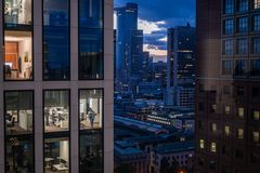 2022 Blick vom Global-Tower in Frankfurt in der blauen Stunde