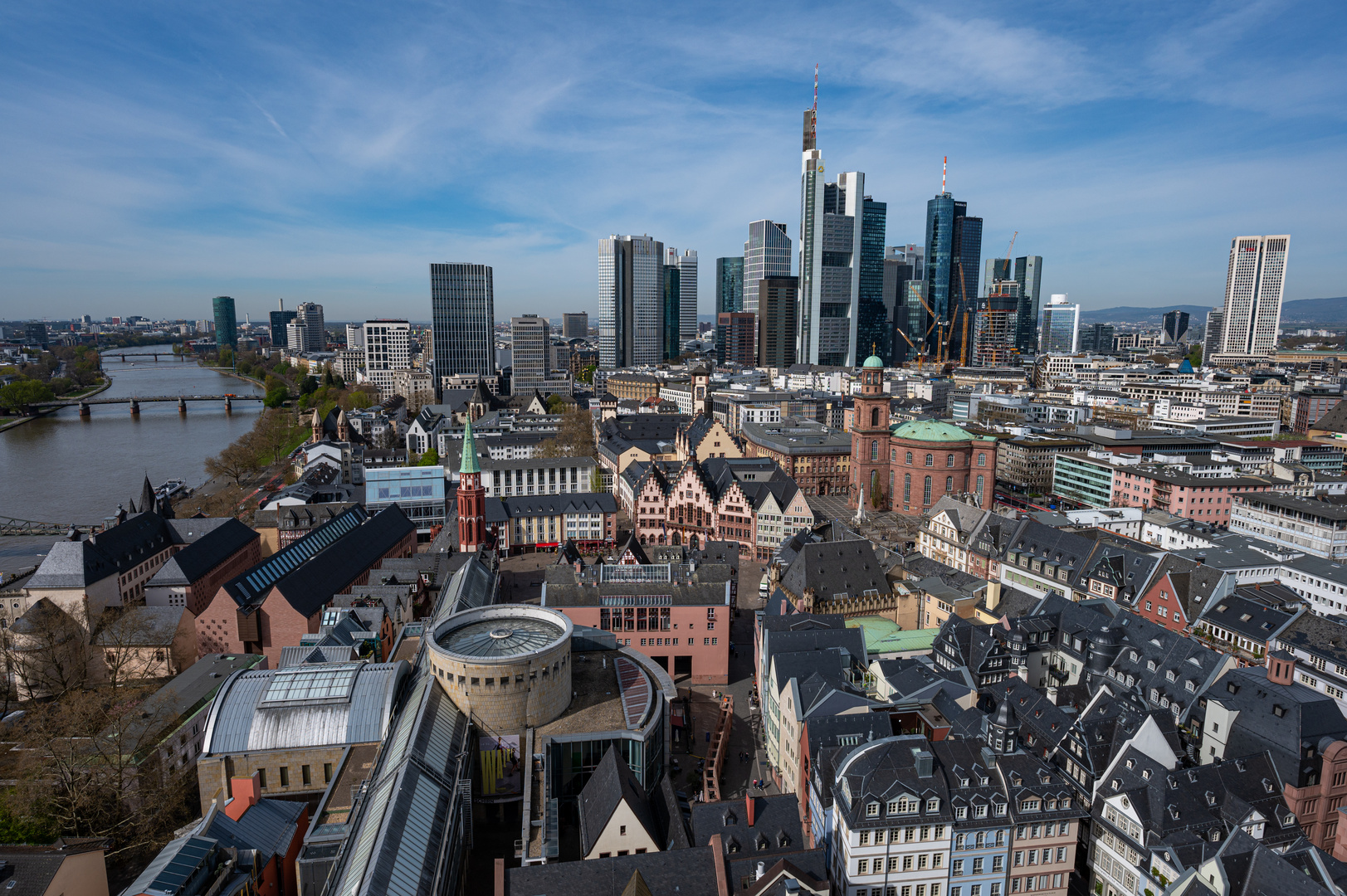 2022 Frankfurt - Altstadt und Skyline