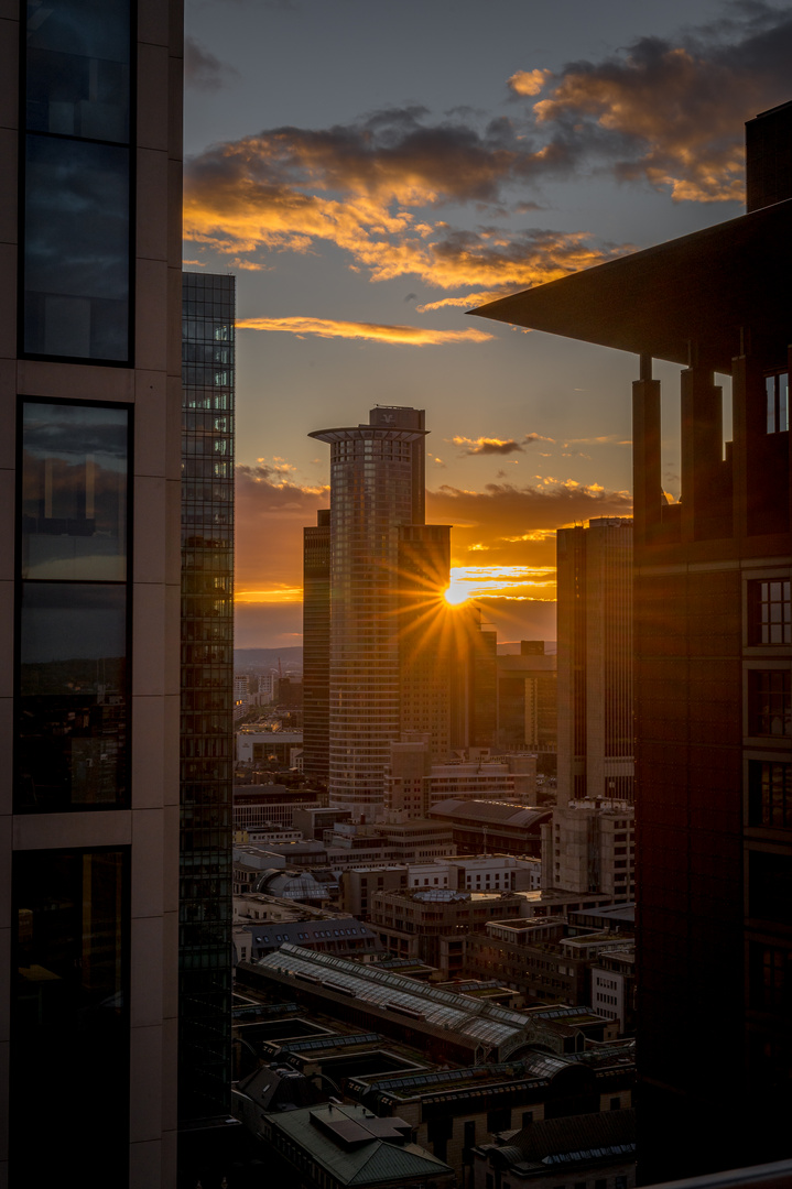 2022 Sonnenuntergang, gesehen vom Global-Tower in Frankfurt