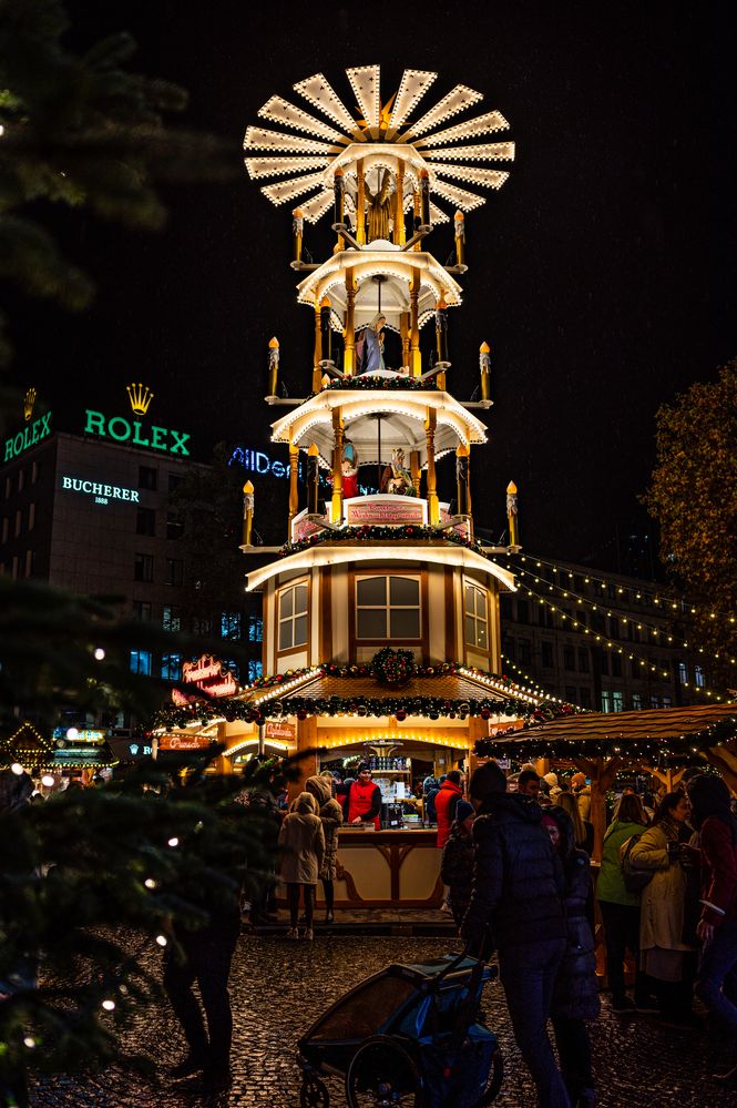 2022 Weihnachtspyramide auf dem Frankfurter Weihnachtsmarkt