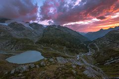 2022_08_0997_Sonnenuntergang am Sustenpass_CH