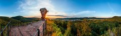 2022_08_23_Pano_Burgruine Drachenfels