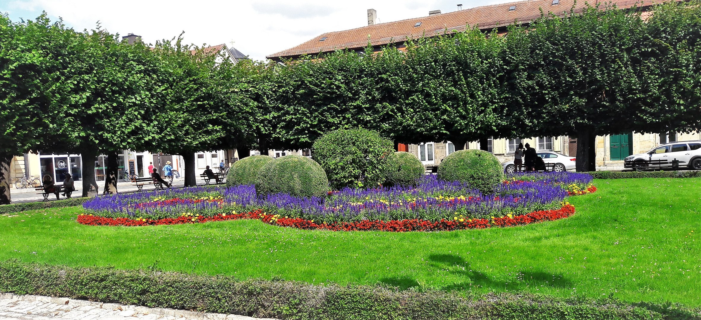 20220826 Bayreuth Gärtnerkunst  zur Festspielzeit vor dem Neuen Schloss