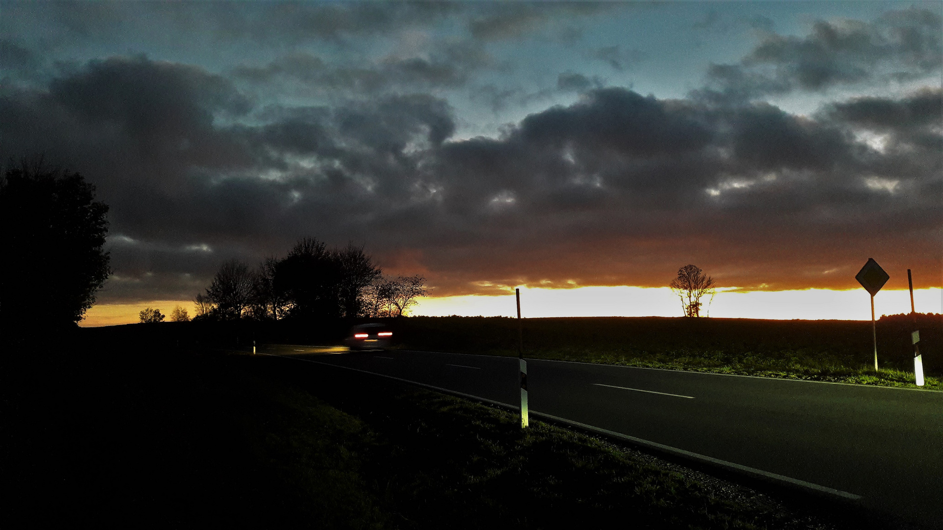 20221110 Sonnenuntergang und Abendverkehr 