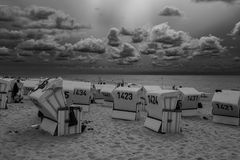 2023 Sylt: Strandkörbe unter Wolken