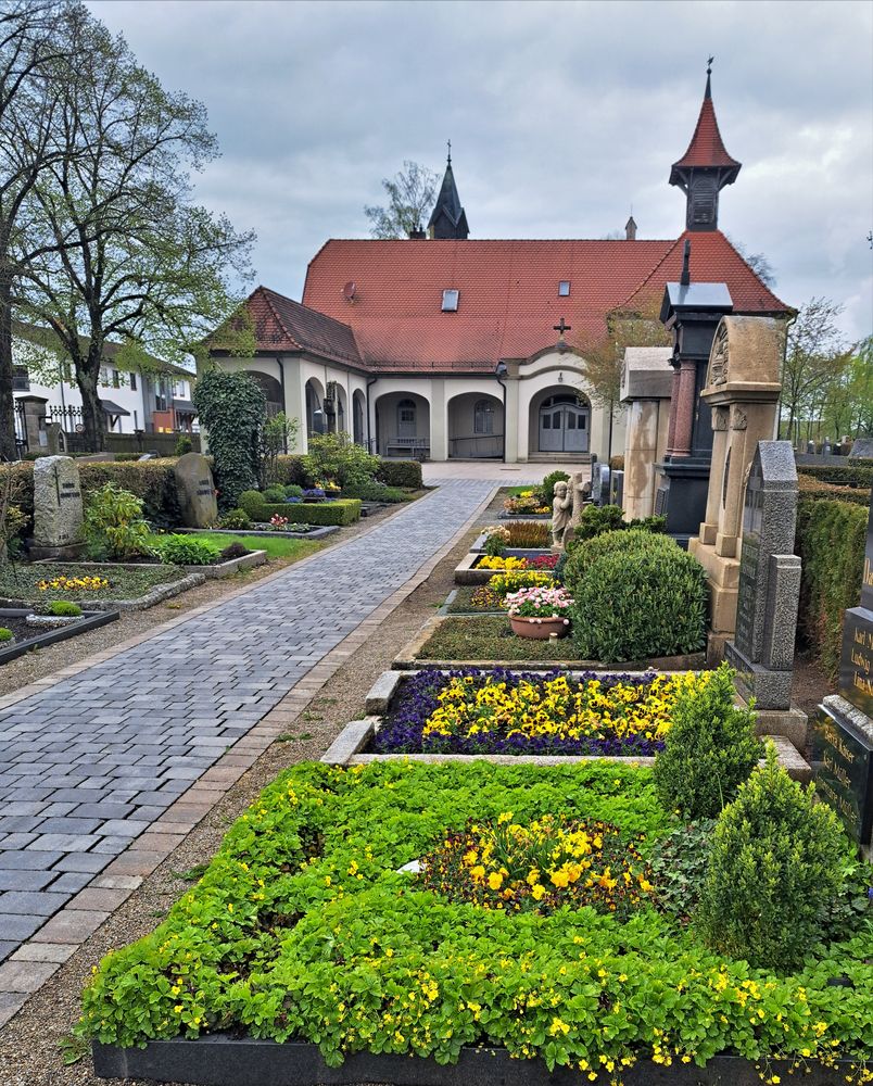 20230429 Mittwochsblümchen : Dinkelsbühl Blumenschmuck auf den Gräbern