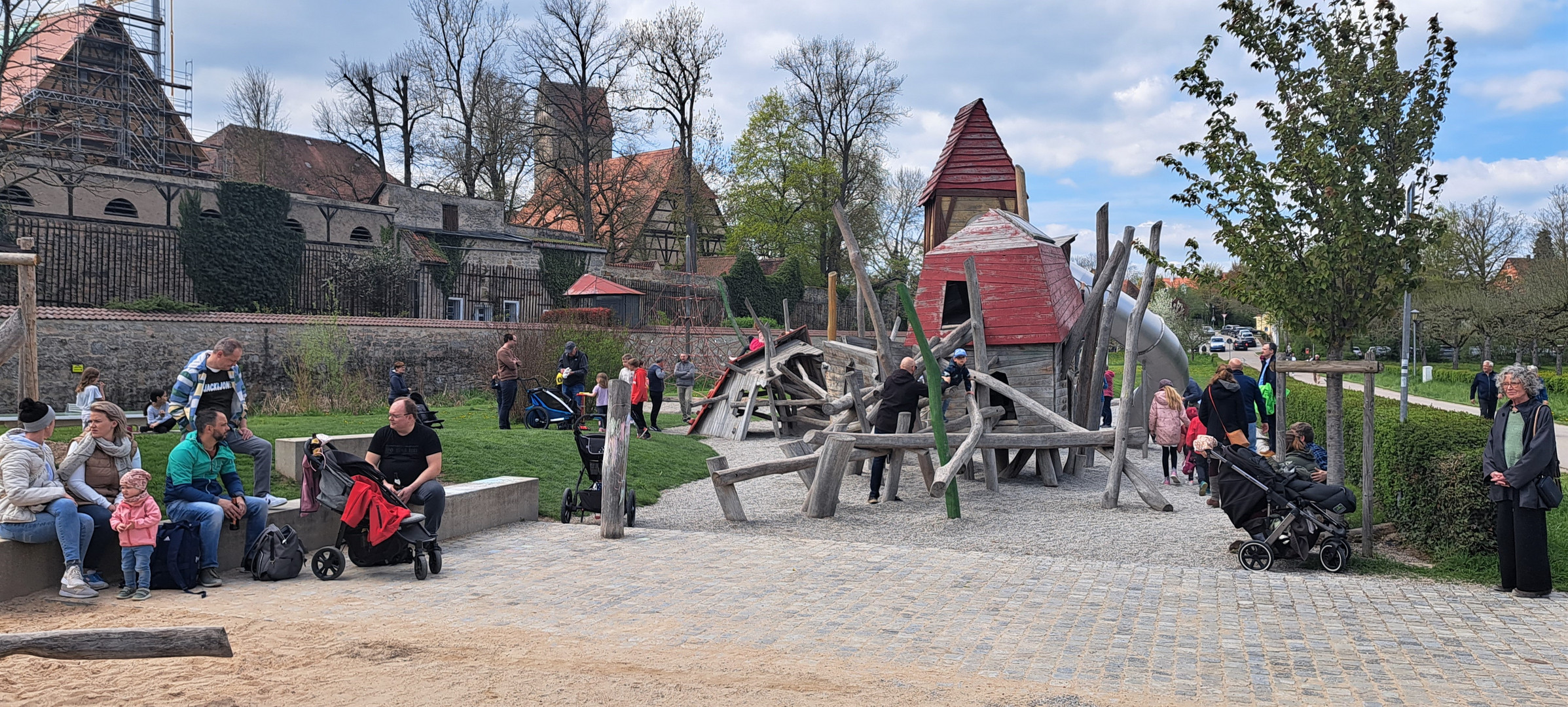 20230430 Dinkelsbühl Spielplatz Bleichwiese