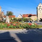 20230504 Dinkelsbühl mit Blumenrondell  und Nördlinger Tor