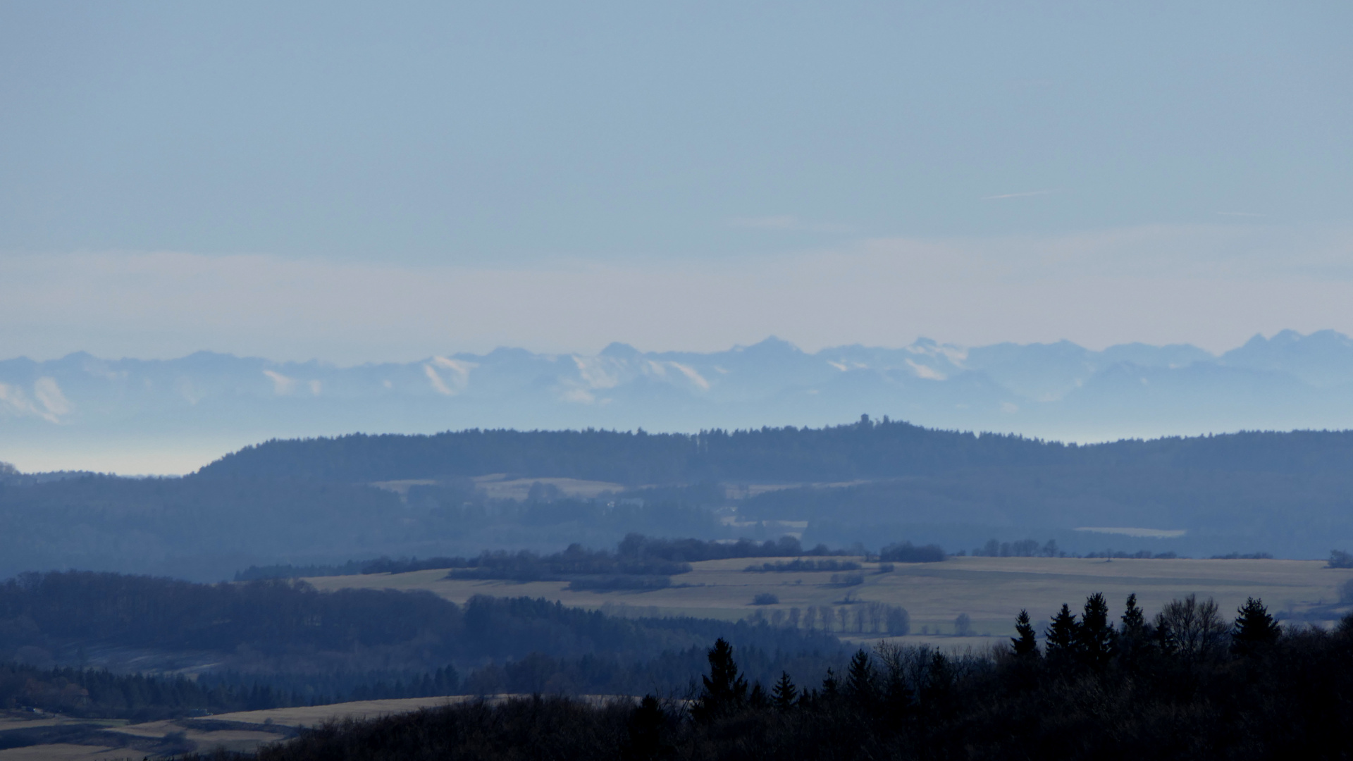 2024-01-28; Reutlingen; Gönningen; Blick bis zu den Alpen vom Aussichtsturm Rossberg