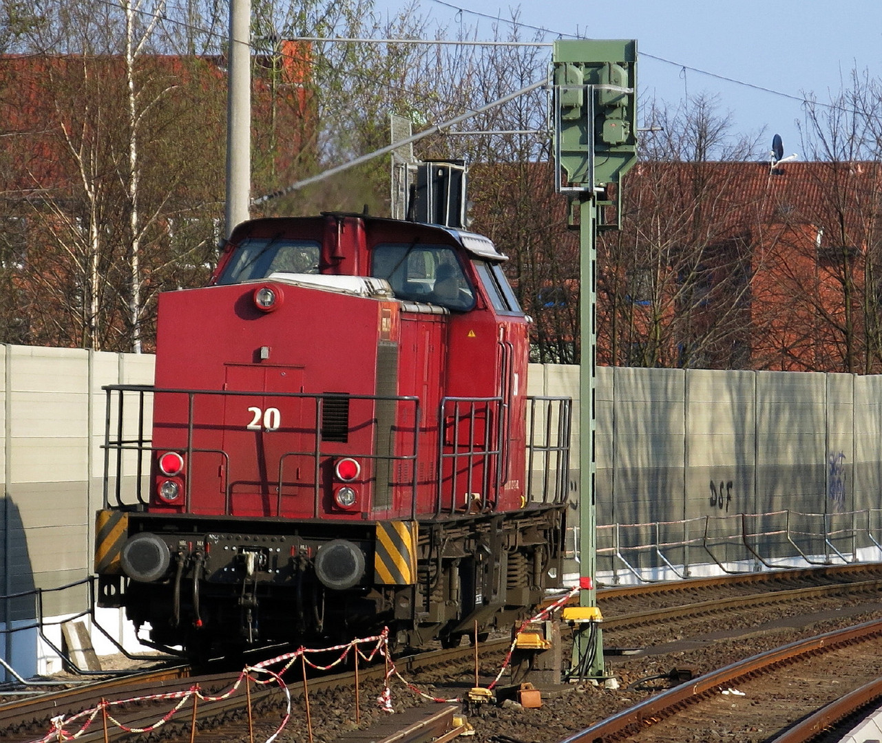 203 122 der BBL fährt in Hamburg-Barmbek