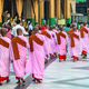 Buddhistische Nonnen nach der gemeinsamen Andacht