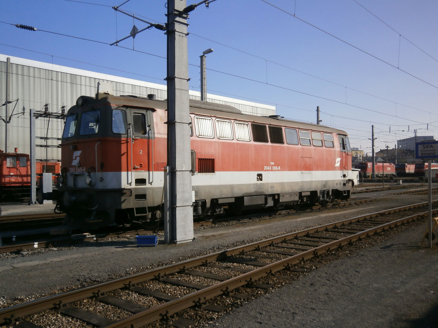 2043 555-8 im Sonnenlicht (am 14.03.2014)