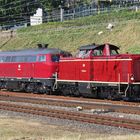 211 041 schleppt die  218 155 in Worms  ab 