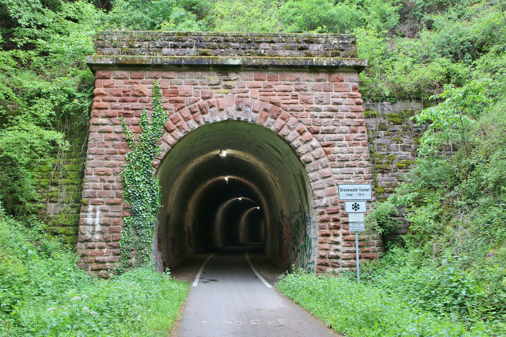 21153 Grünewaldtunnel (Maare-Mosel-Radweg)