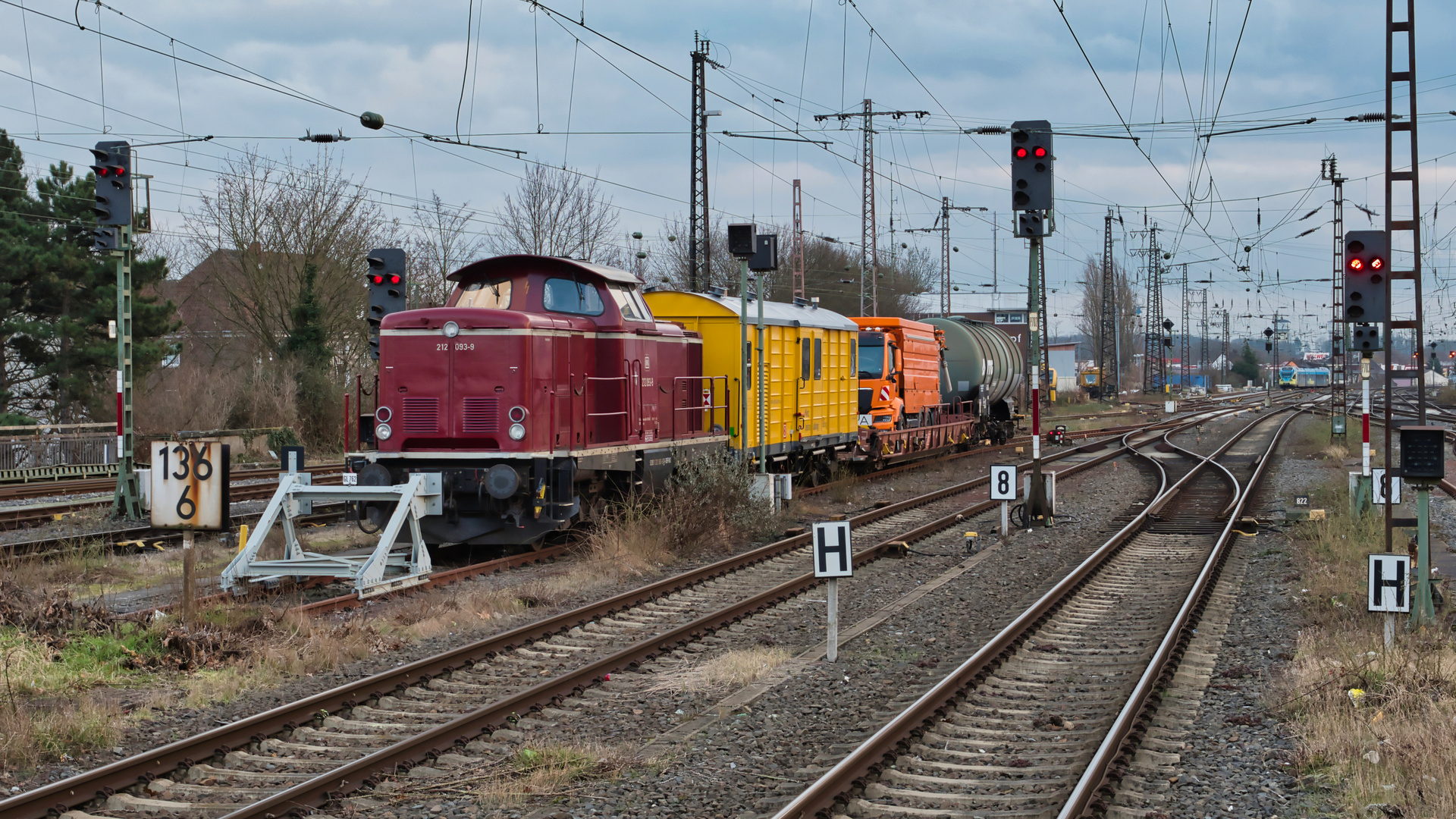 212 093 im Hauptbahnhof von Hamm (Westfalen)