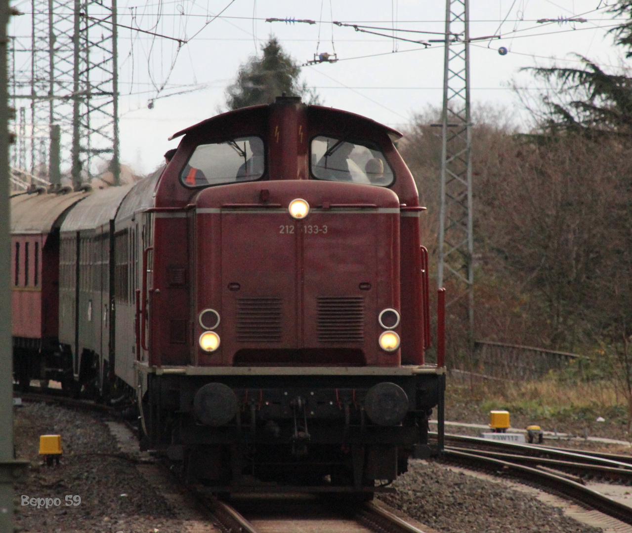 212 133-3 am 29.12.2013 im Hauptbahnhof Offenbach/M