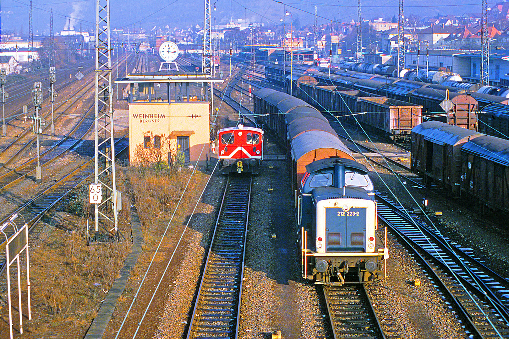 212 223-2 im Rangierbahnhof Weinheim 