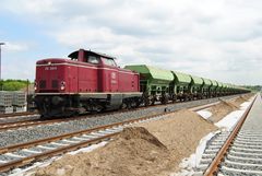 212 240 in der Gleisbaustelle im Gbf Du-Ruhrort Hafen