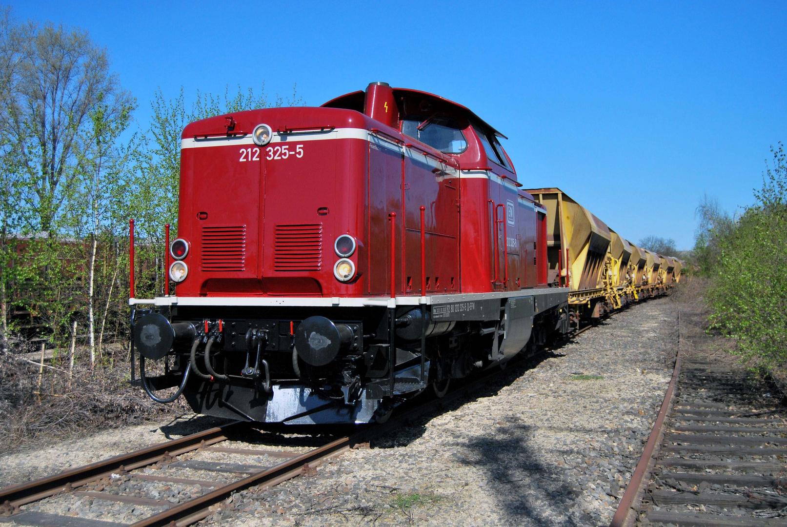 212 325-5 in Neuwied mit einem FC Zug