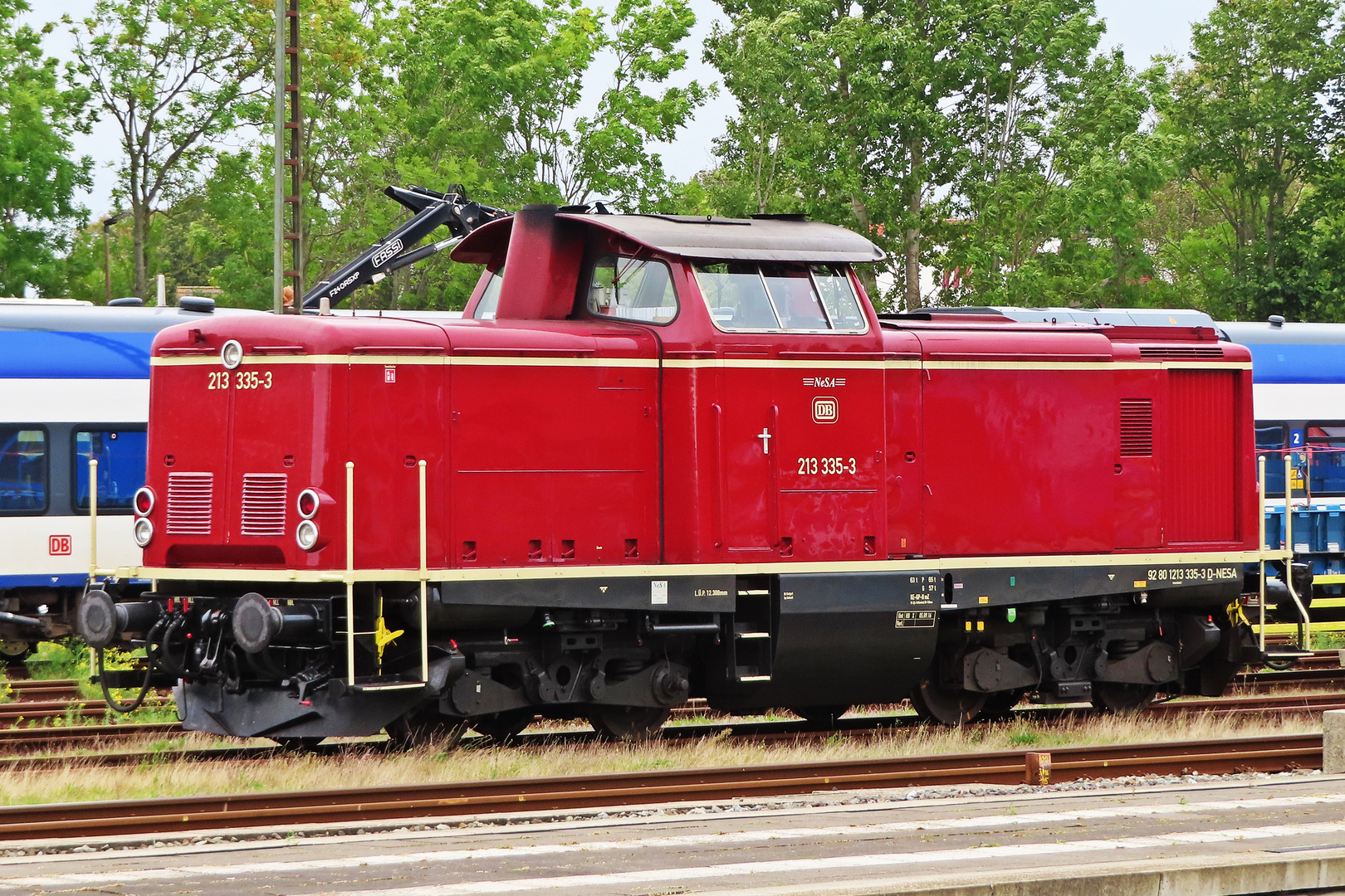 213 335-3 im Bahnhof Niebüll