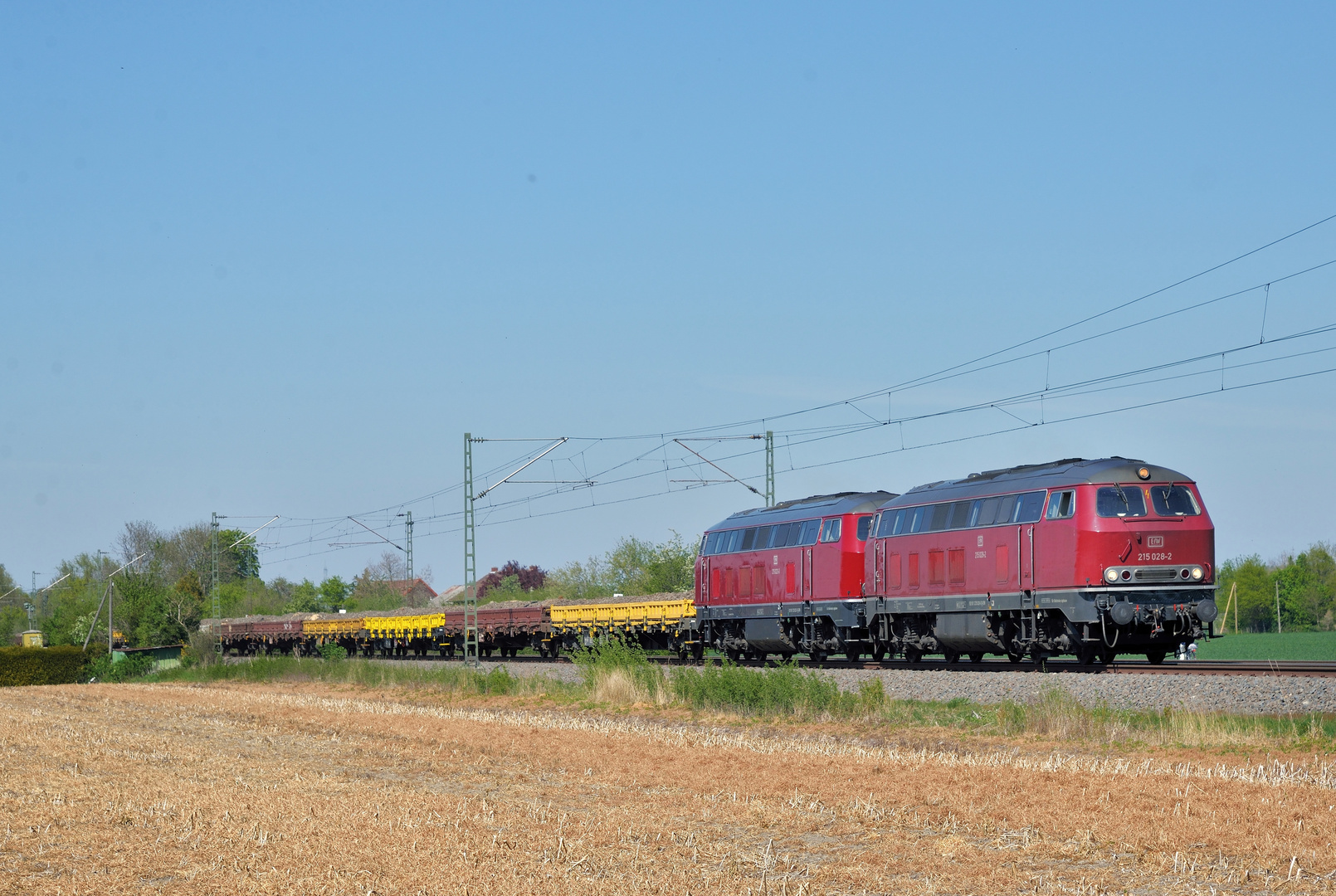 215 028-2 + 215 023-3 --EfW-- am 23.04.20 in Mersch