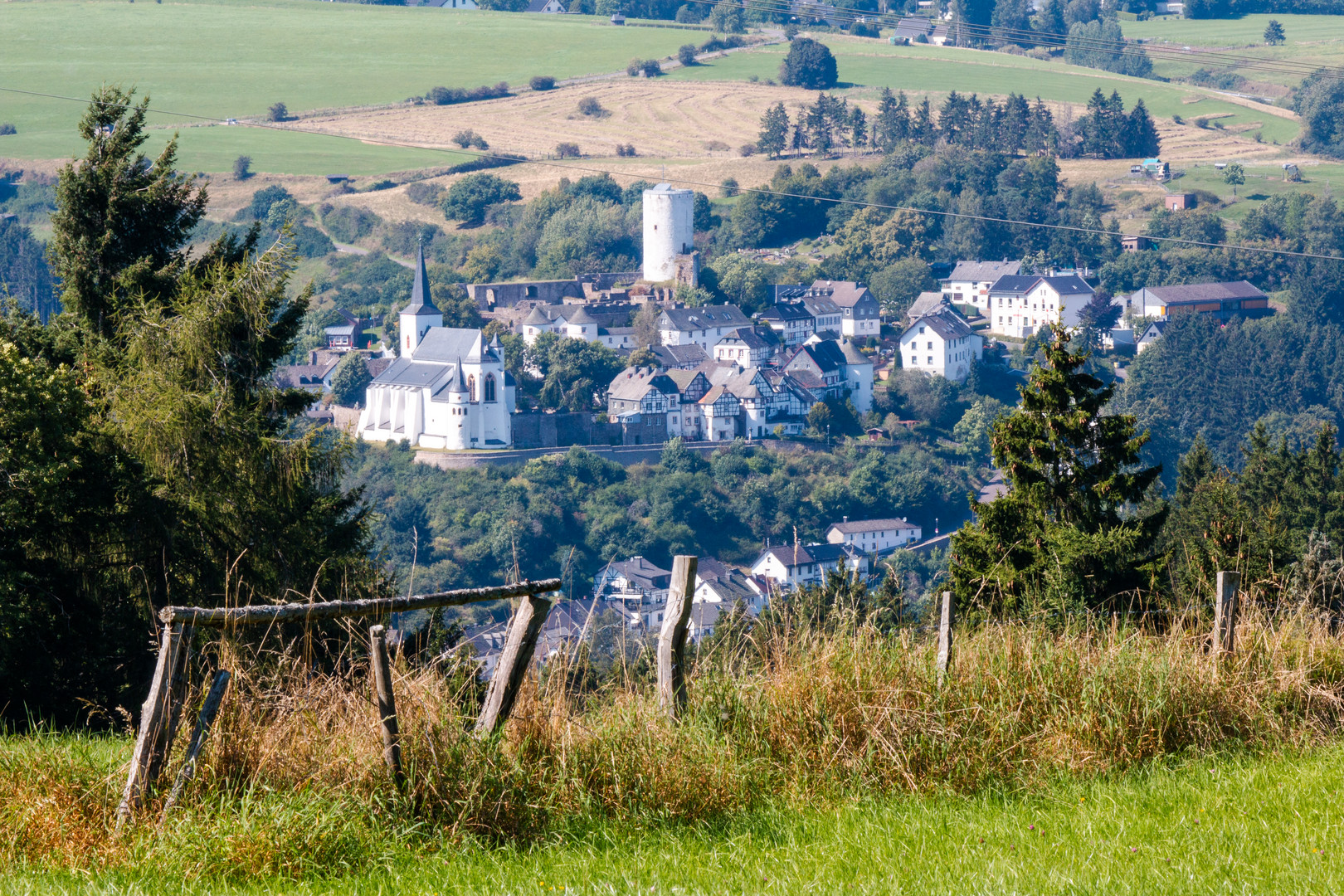 21544 Eifelidylle (Blick vom Wasserbunker Zingscheid auf Reifferscheid)