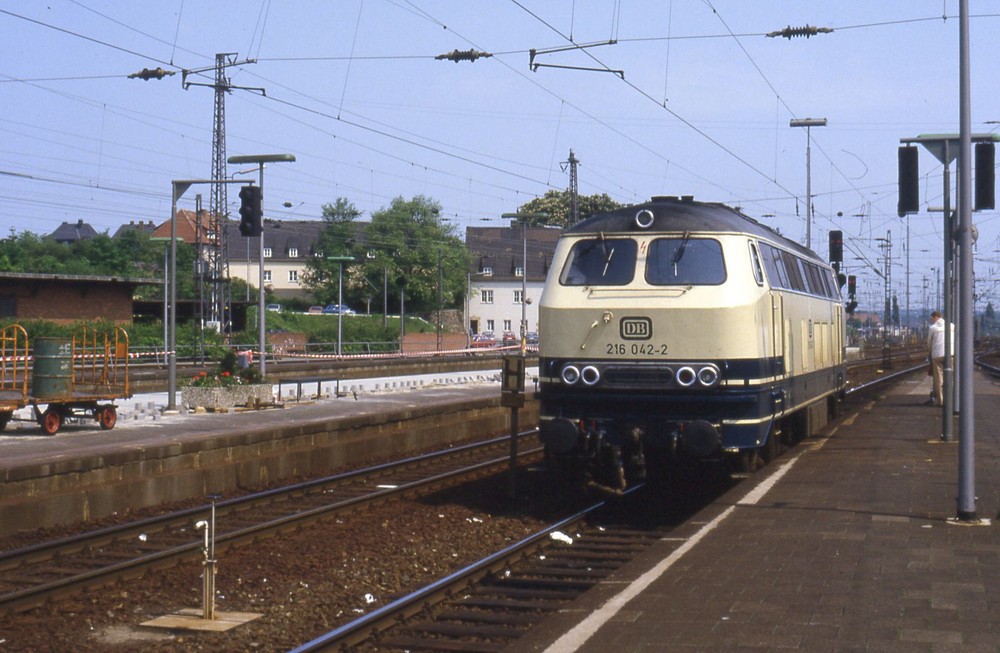 216 042 im Hbf Osnabrück 1984