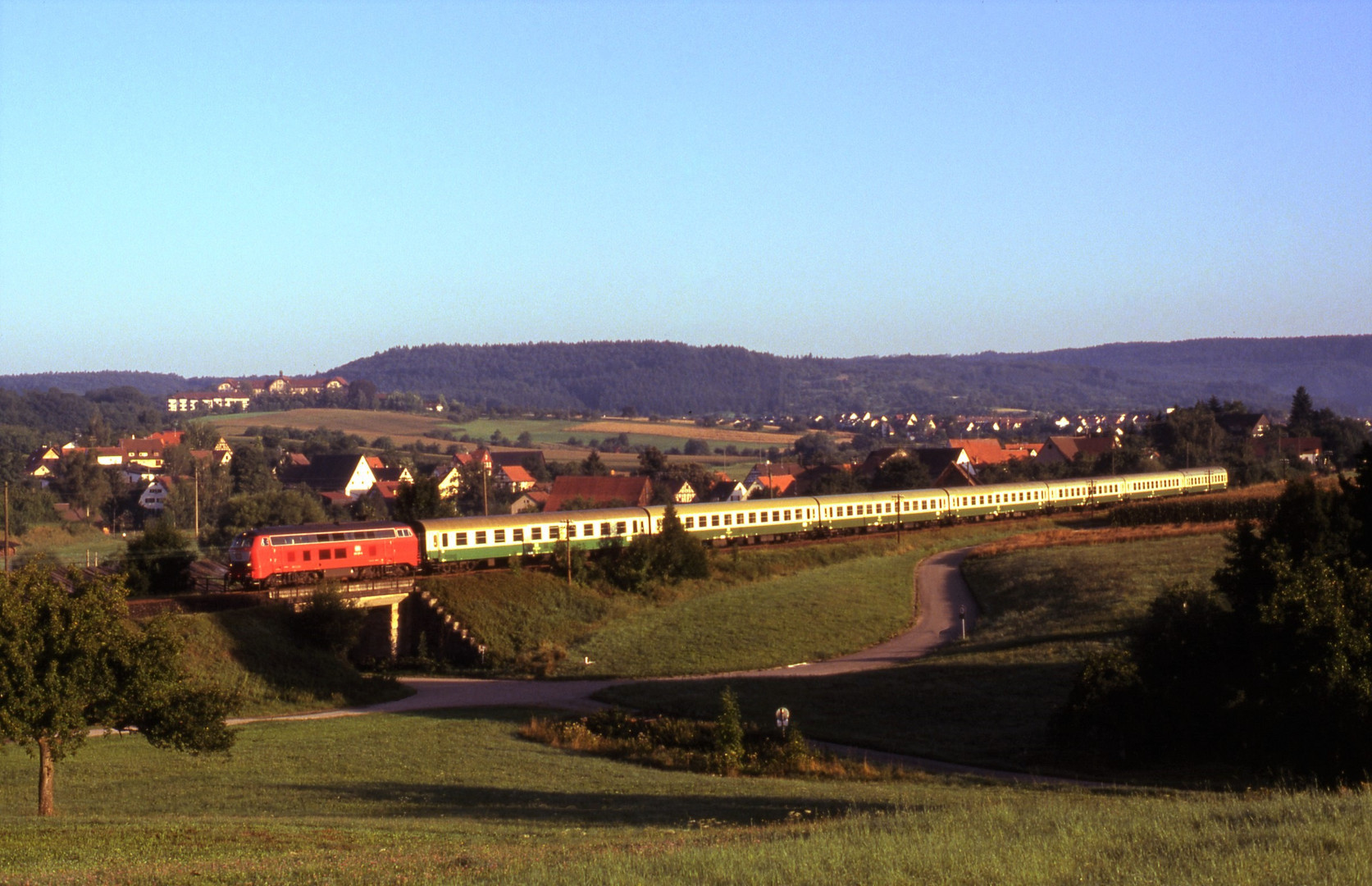 218 229 mit D1907 bei Oppenweiler