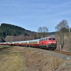 218 330-9 mit AKE TEE am 23.02.19 an einem Bü bei Silbach