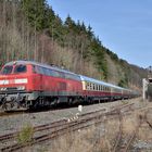 218 330-9 mit AKE TEE am 23.02.19 bei Olsberg an der Verladestelle Steinhelle