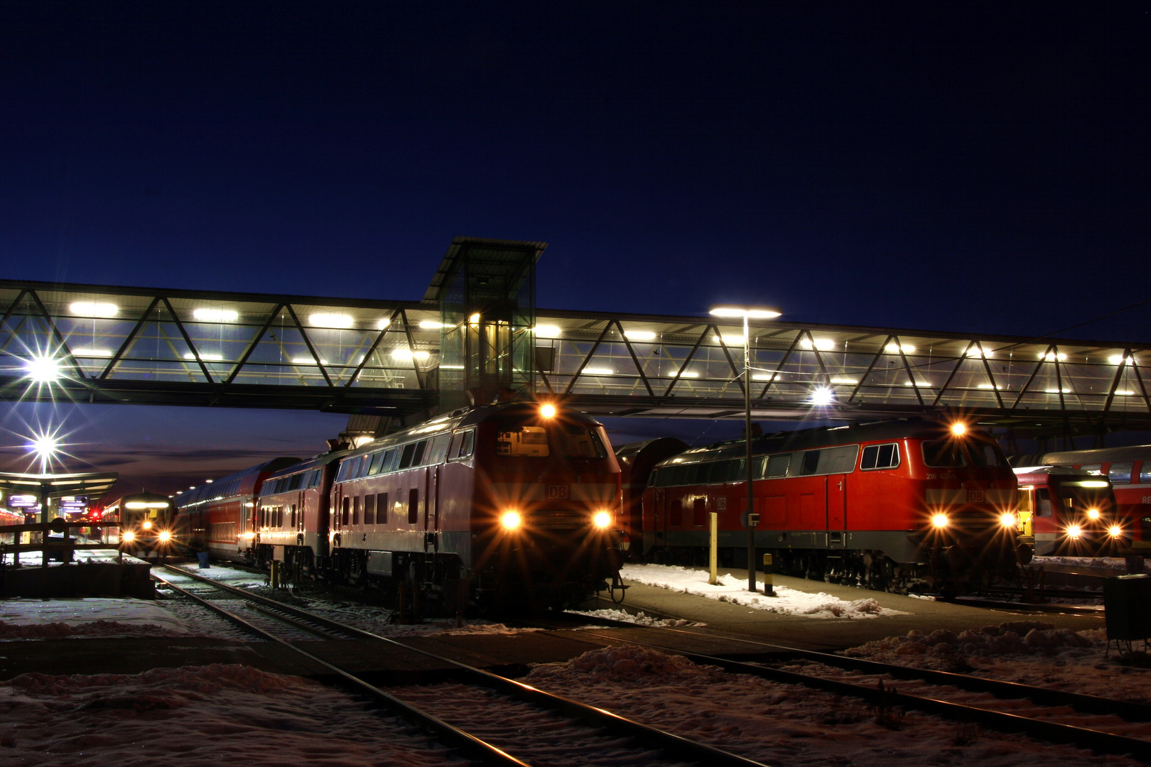 218 418 mit Schwestern zur kalten blauen Stunde in Mühldorf