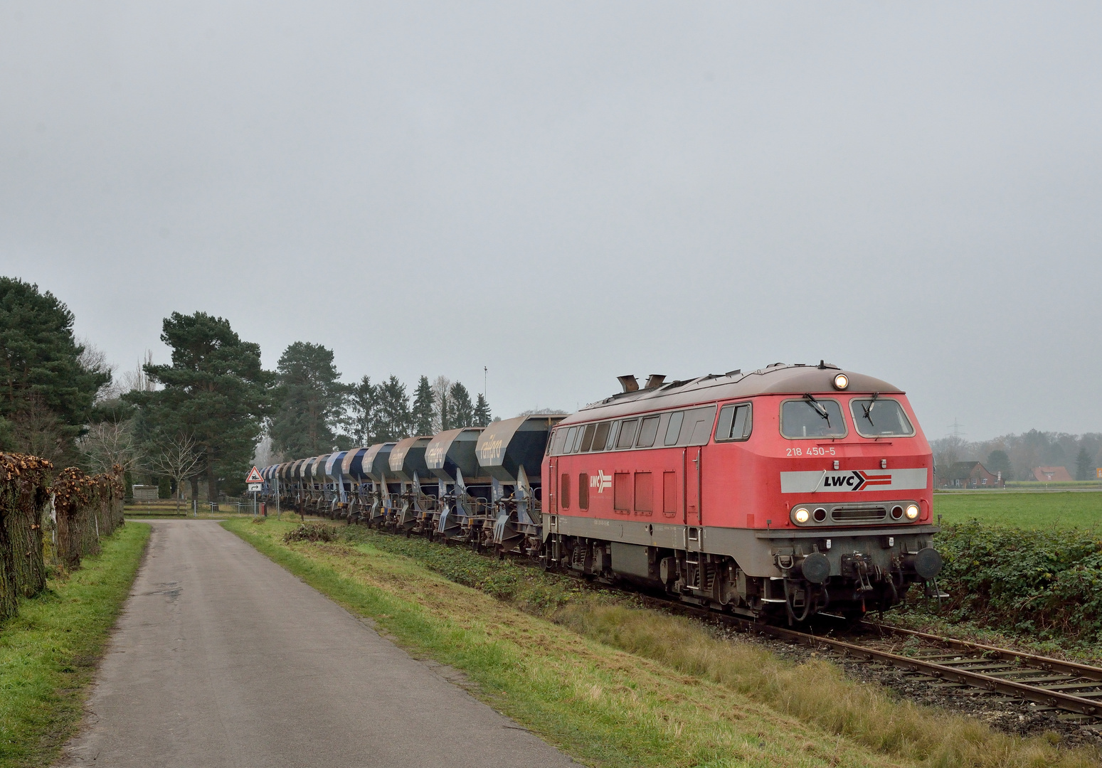 218 450-5 --Lappwaldbahn-LWC-- am 10.12.20 zwichen Lengerich-Hohne