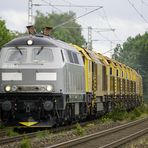 218 468-7 mit einem Schienenschleifzug