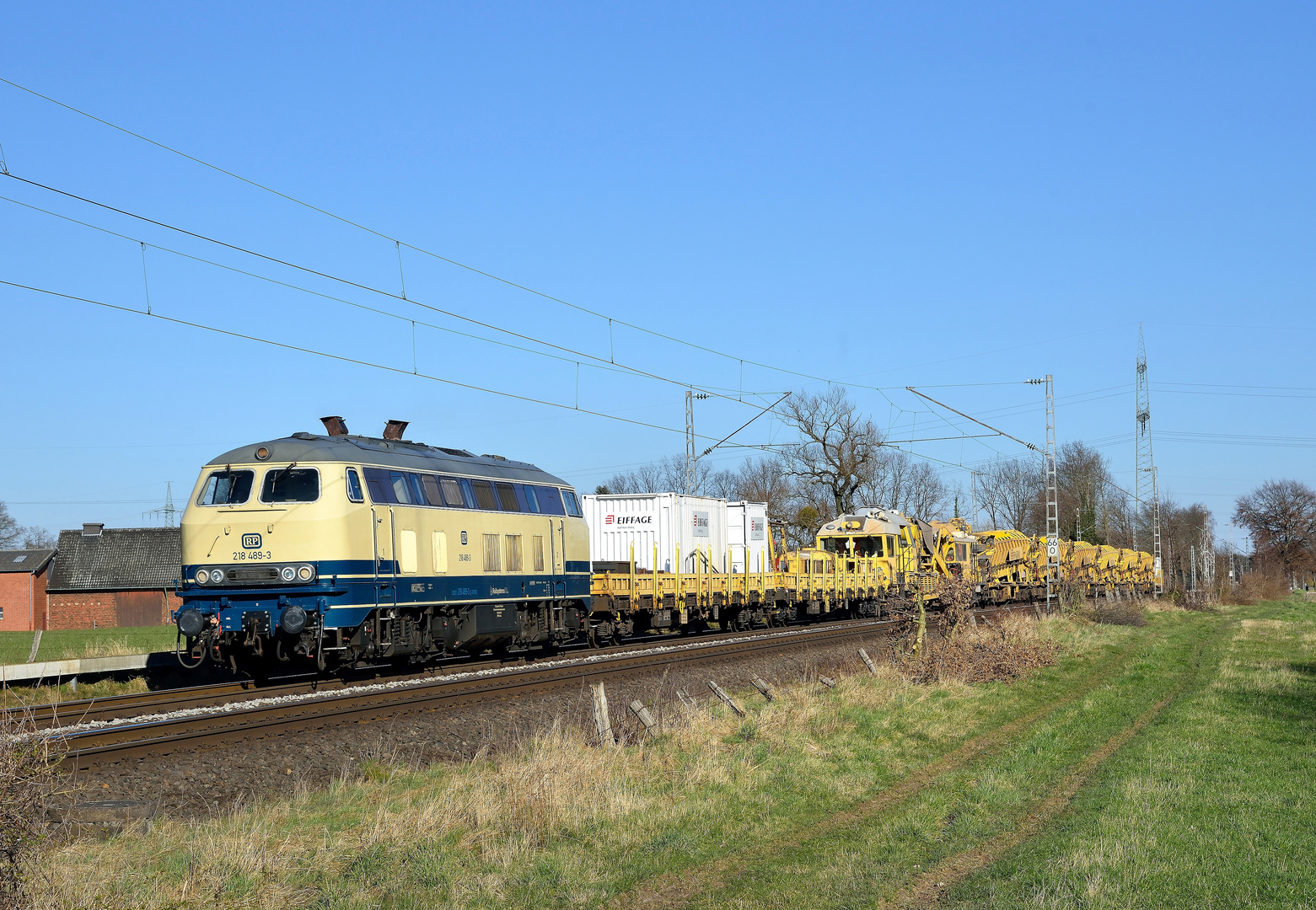 218 489-3 --Railsystem-- am 08.03.22 in Hamm-Neustadt
