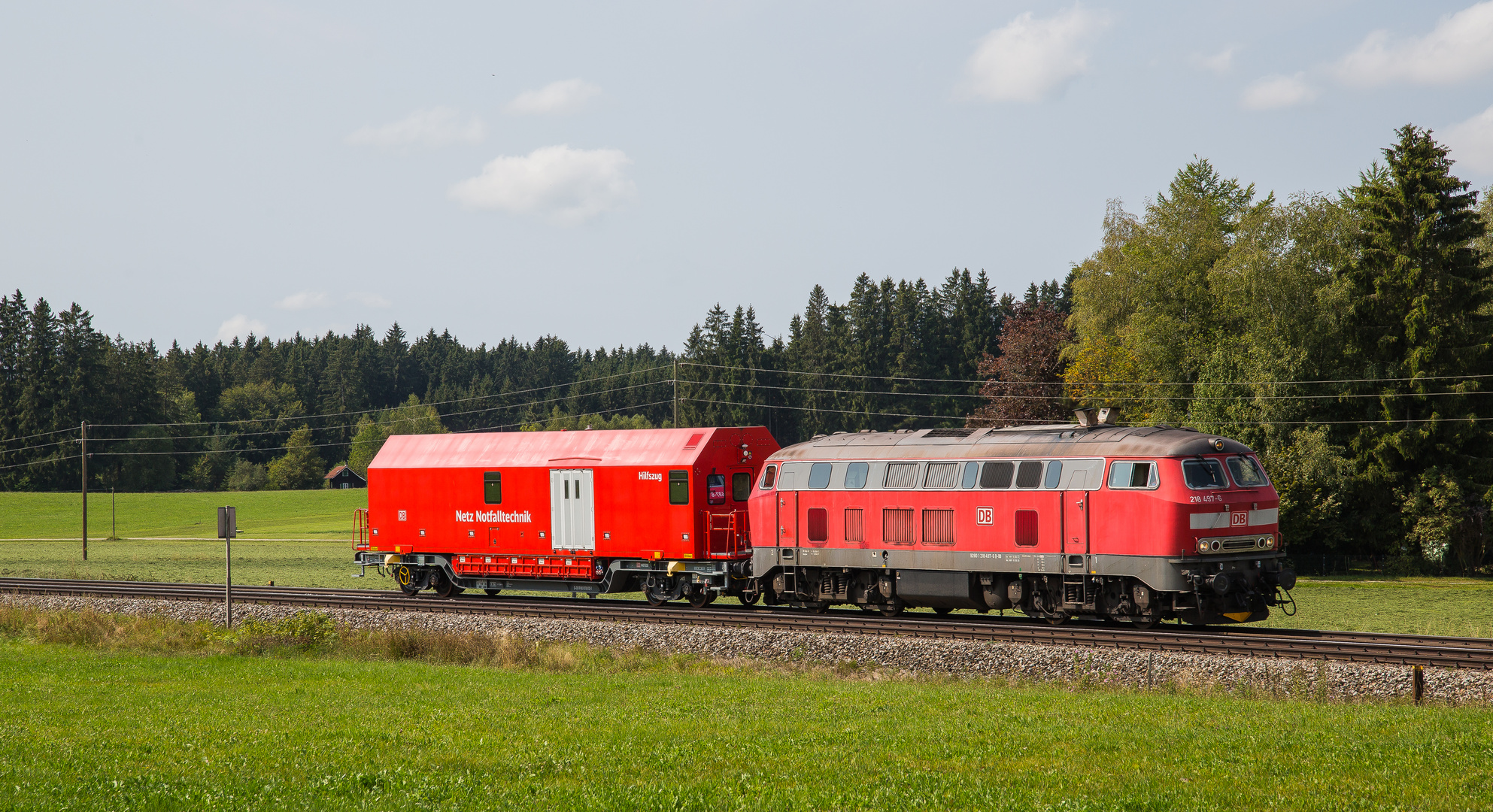 218 497 mit Hilfszug