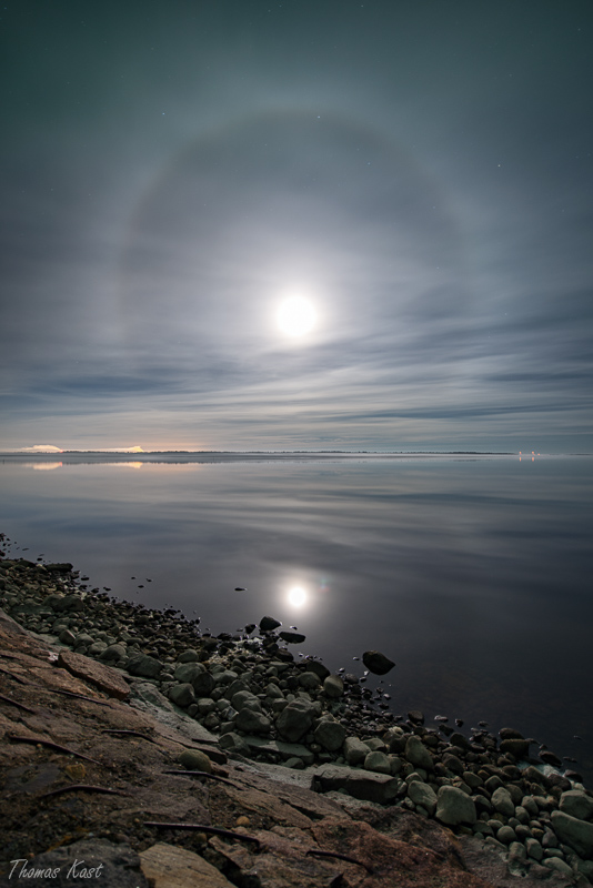 22° Moon halo