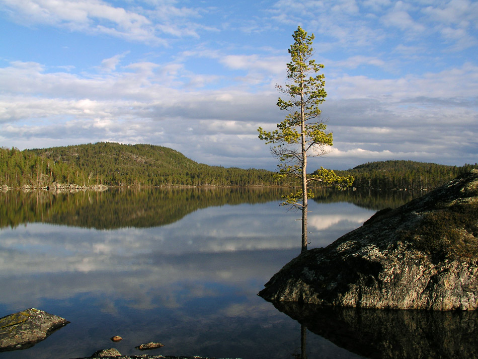 22 Uhr am Karhunpesäkivi (Finnland)