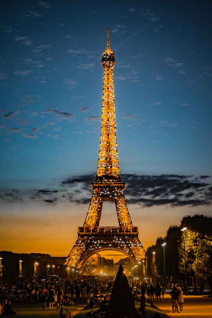 22:00 am Eiffelturm