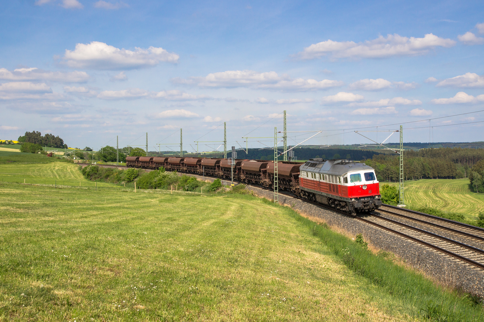 22.05.15 232 141 mit Schotterzug bei Schönberg groß