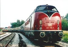 221 135 mit Ihrem Sonderzug auf den Zechenbahntagen 1997