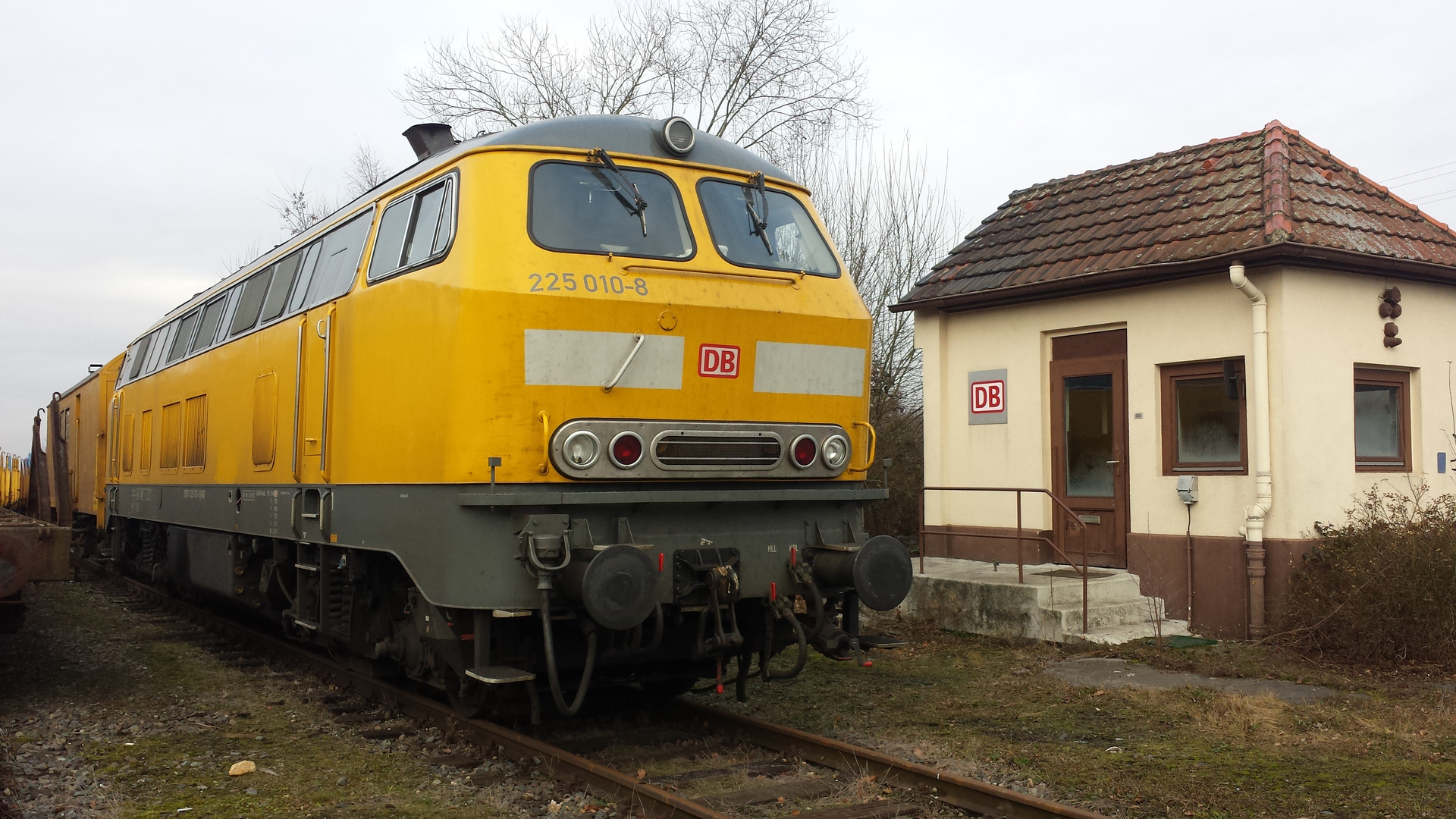 225 010-8 am 31.12.2016 abgestellt an der DB Werkstatt in Duisburg-Wedau