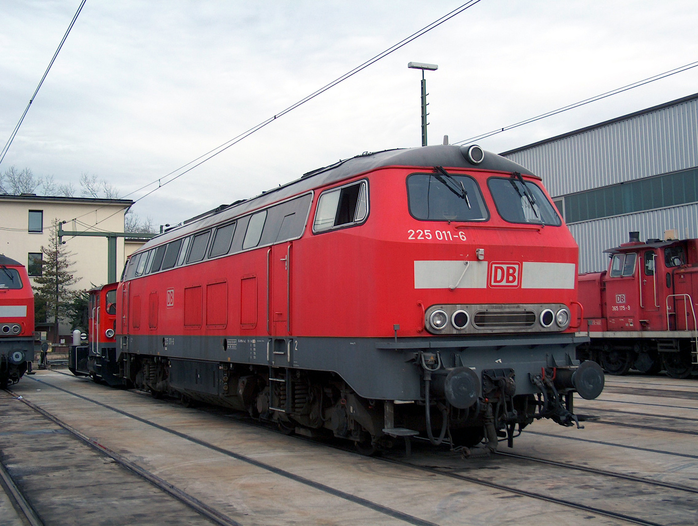 225 011 (ex 215 011)