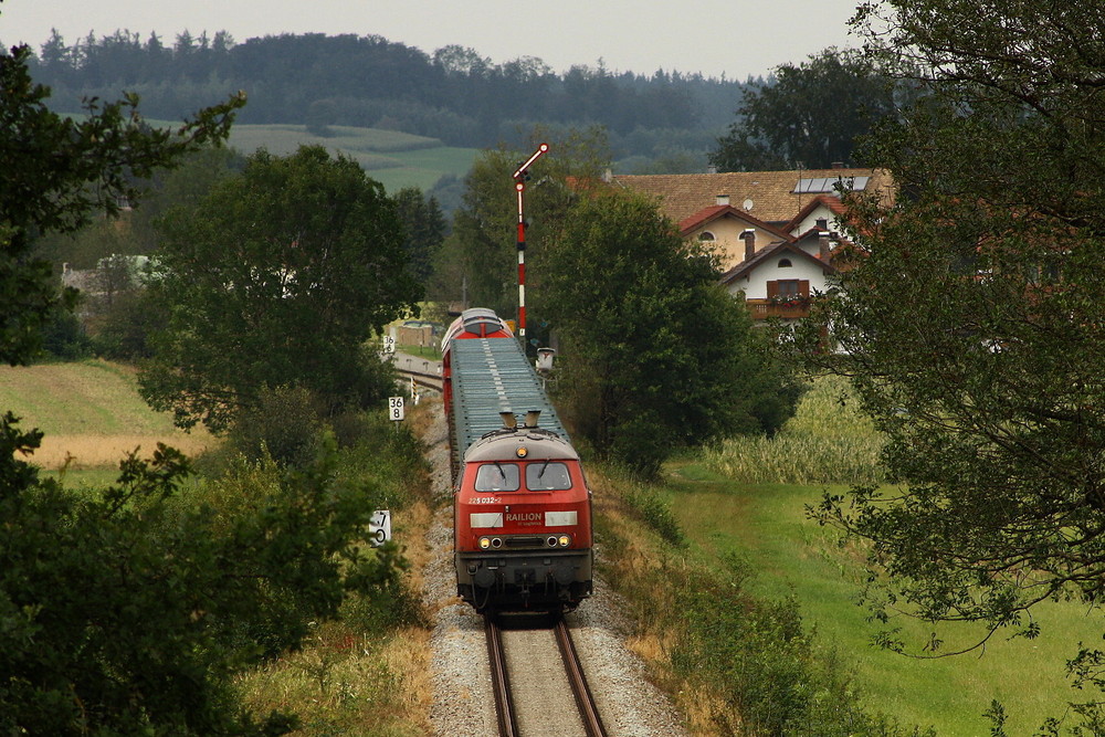 225 032 im Müllzugdienst