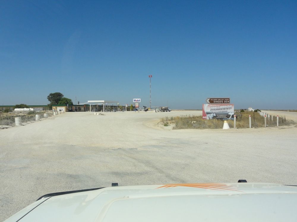 _11Madura-Fowlers Bay 124 Nullarbor Roadhouse von Sabine Nollek