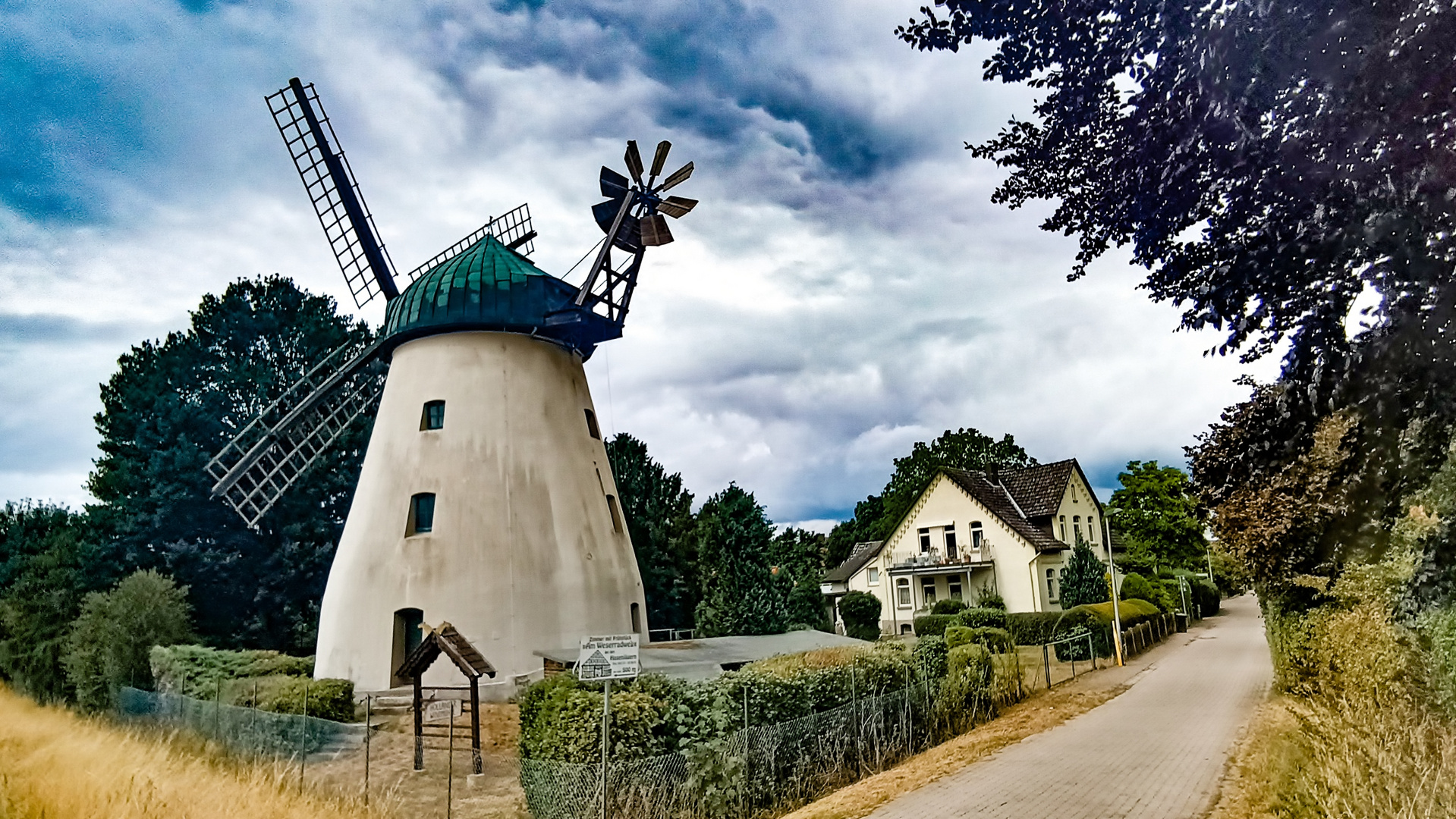 22744 Impression am Weserradweg (Holländer Windmühle Tündern)