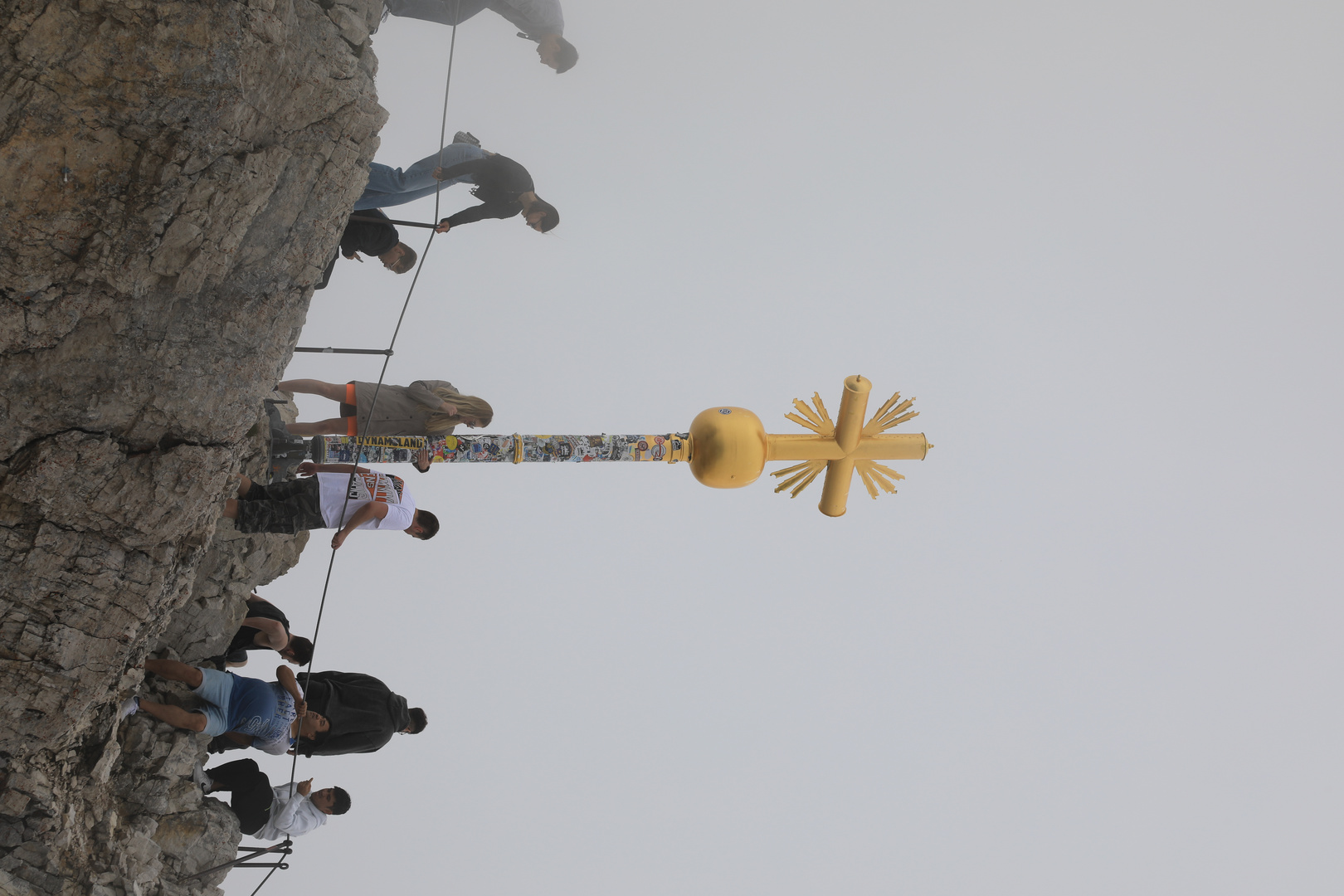 23 08 Strahlenkreuz auf der Zugspitze