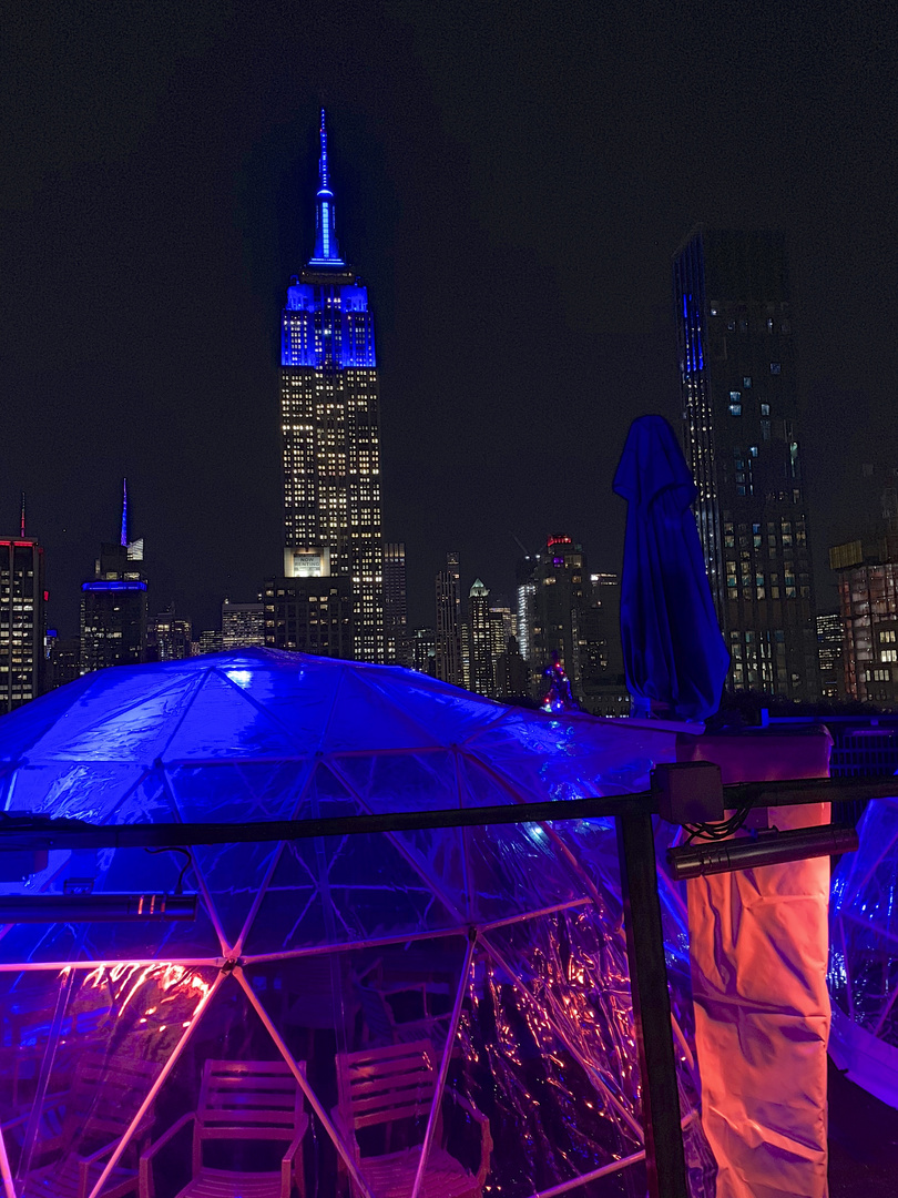 230 5. Ave Roof Top Bar New York mit Blick auf Empire State Building 