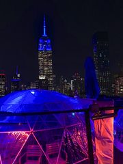 230 5. Ave Roof Top Bar New York mit Blick auf Empire State Building 