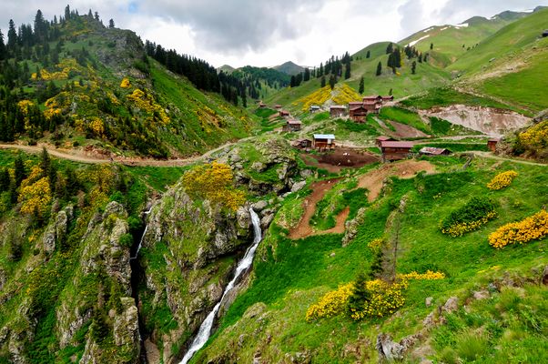 2300 Meter über dem Meeresspiegel. Siedlung von Hirten