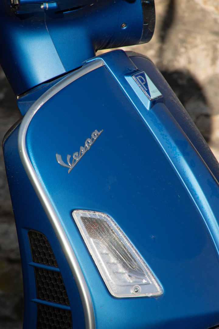 23.01.23 Blue Monday - Vespa blu ;-))